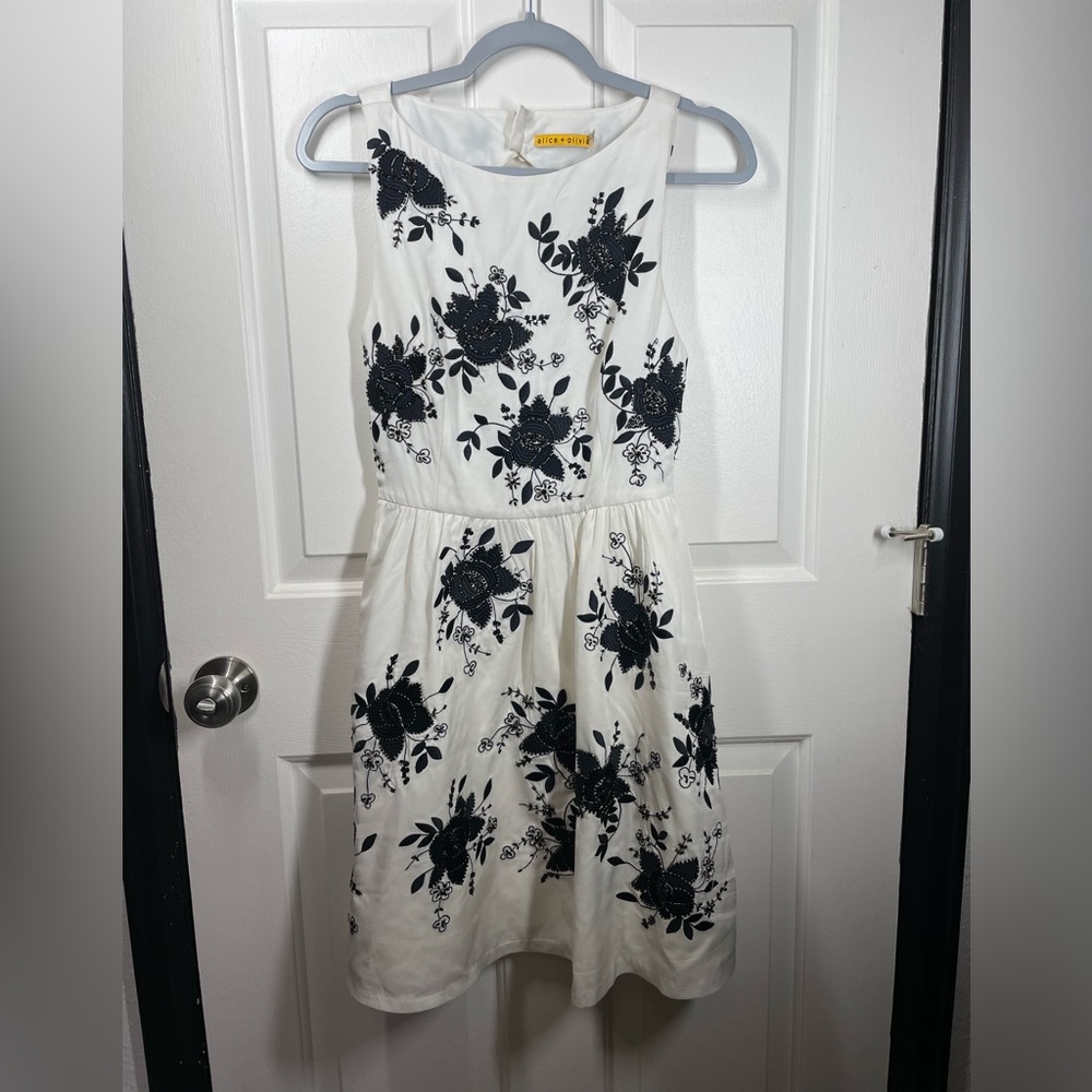 Alice+Olivia White Black Beaded Silk Dress Sz 4 - Picture 3 of 11